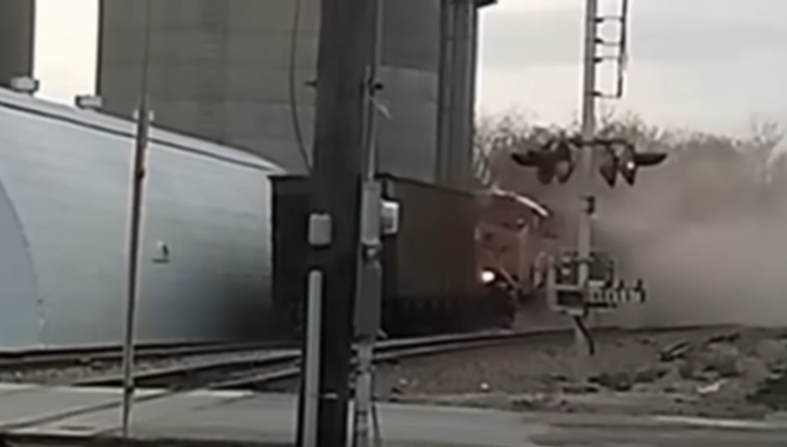 screenshot-2024-07-26-at-10-33-26-loaded-bnsf-arbor-collides-and-derails