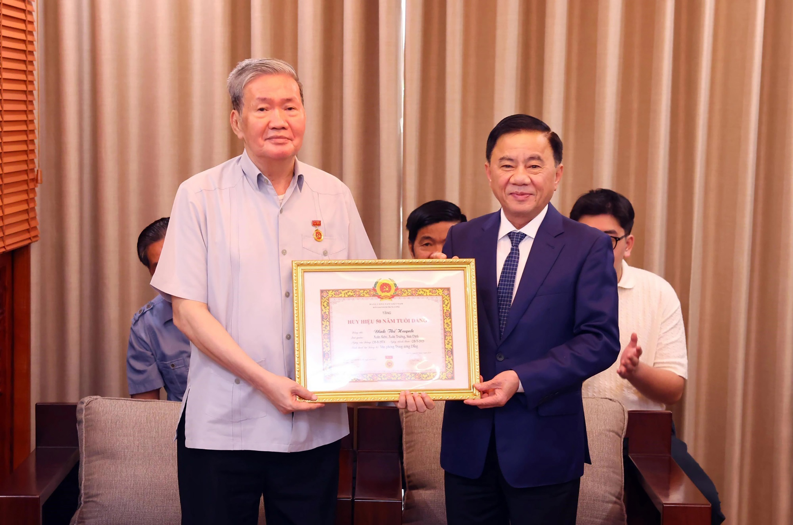 vn-dinh-the-huynh-xuat-hien-1